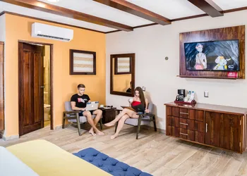 Hotel Hacienda Inn Aeropuerto hotel thumbnail 7