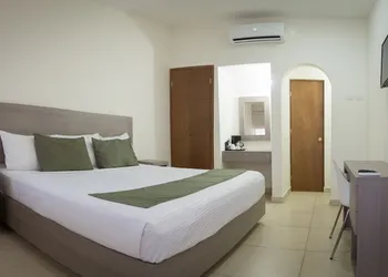 Hotel La Riviera hotel thumbnail 5