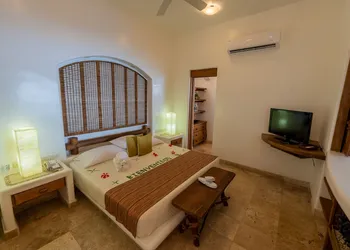 Pacífica Grand Zihuatanejo hotel thumbnail 3