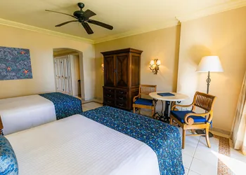 Pierre Mundo Imperial hotel thumbnail 3