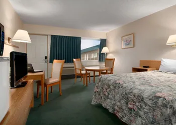 SkyView Swift Current hotel thumbnail 5