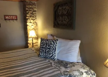 The Leakey Inn by CMD hotel thumbnail 4