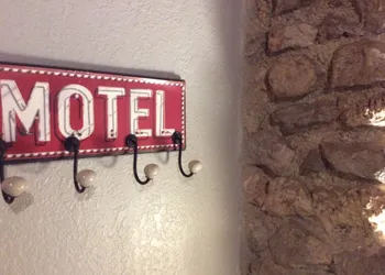 The Leakey Inn by CMD hotel thumbnail 5