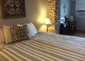 The Leakey Inn by CMD hotel thumbnail 6