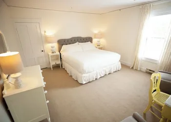 Yellow House Inn hotel thumbnail 4
