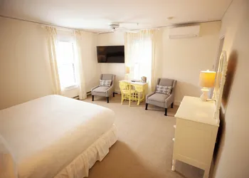 Yellow House Inn hotel thumbnail 5