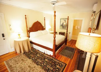 Yellow House Inn hotel thumbnail 7