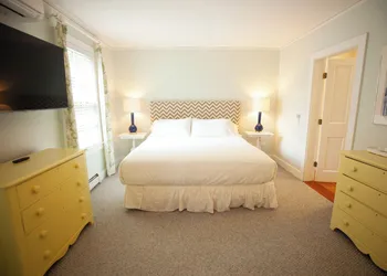 Yellow House Inn hotel thumbnail 8