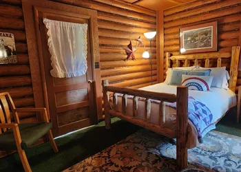 Bear Creek Guest Ranch hotel thumbnail 8