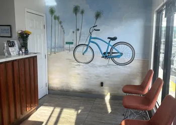 Super 8 by Wyndham Oceanside Downtown hotel thumbnail 4