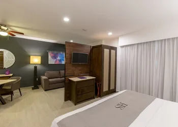 HS HOTSSON Smart León Centro Max hotel thumbnail 5