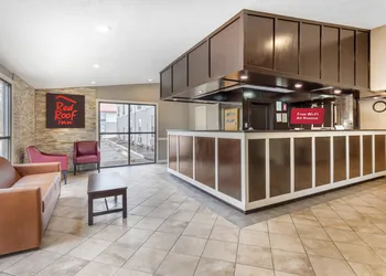 Red Roof Inn & Suites Newport News hotel thumbnail 2
