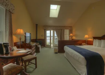 Spruce Point Inn hotel thumbnail 3