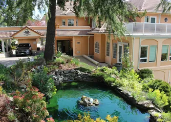 Villa Eyrie Resort hotel thumbnail 2