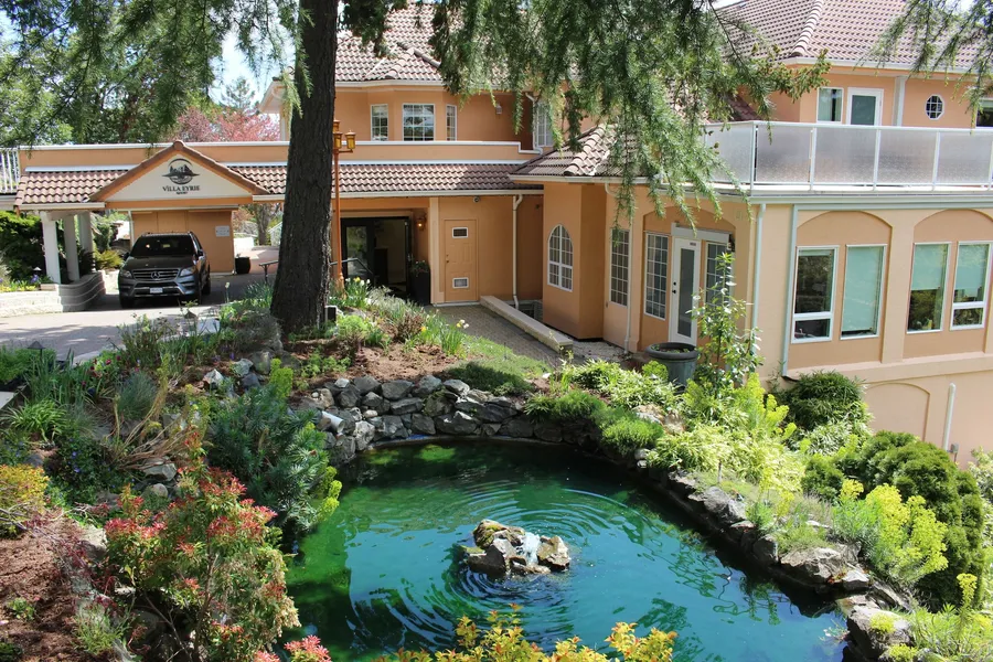 Villa Eyrie Resort hotel detail image 2