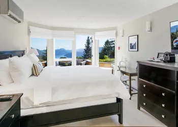 Villa Eyrie Resort hotel thumbnail 4