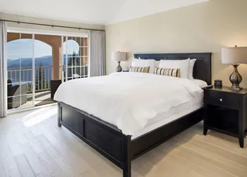 Villa Eyrie Resort hotel thumbnail 5