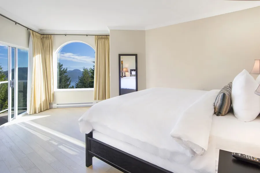 Villa Eyrie Resort hotel detail image 6