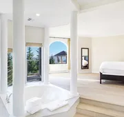 Villa Eyrie Resort hotel detail image 7