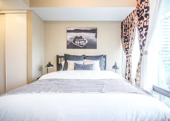 Sarkar Suites - YorkVille hotel thumbnail 5