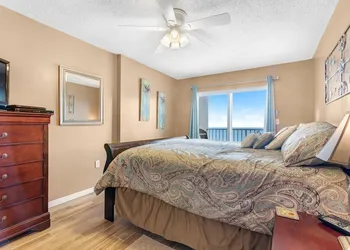 Ocean House Unit 1805 hotel thumbnail 6
