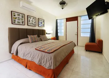 Hotel & Suites Nader hotel thumbnail 4