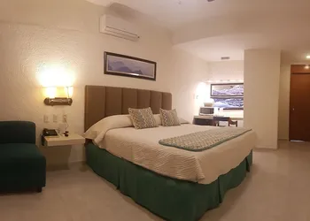 Hotel & Suites Nader hotel thumbnail 7