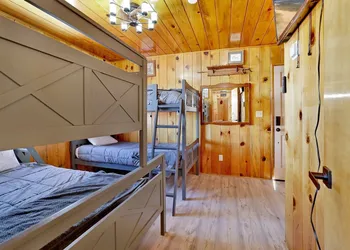 Shore Acres Lodge #450 hotel thumbnail 5