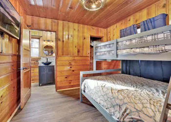 Shore Acres Lodge #450 hotel thumbnail 6
