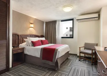 Ramada Plaza Leon hotel thumbnail 5