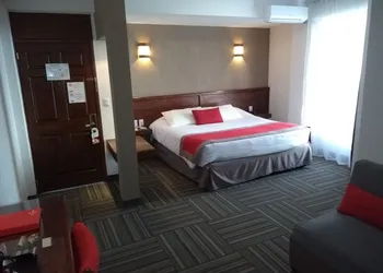 Ramada Plaza Leon hotel thumbnail 6