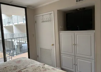 Oak Square Rentals hotel thumbnail 2