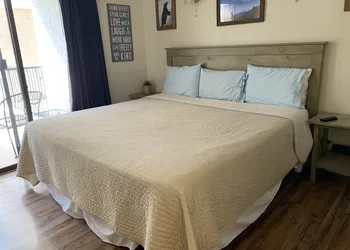Oak Square Rentals hotel thumbnail 7