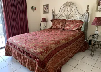 Oak Square Rentals hotel thumbnail 8