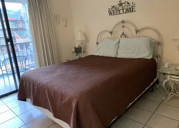 Oak Square Rentals hotel thumbnail 5