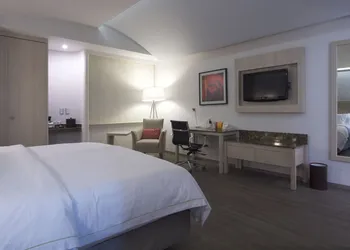 Holiday Inn Express Mexico - Toreo by IHG hotel thumbnail 3