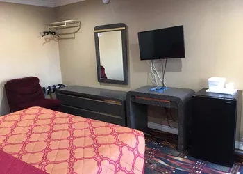 Budget Inn hotel thumbnail 2