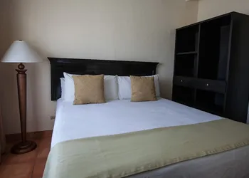 California Villas y Hotel hotel thumbnail 3