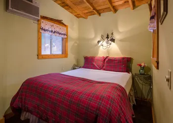 Idyllwild Bunkhouse hotel thumbnail 7