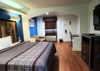 Express Inn Tomball hotel thumbnail 4