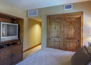 Tamarack Resort hotel thumbnail 4