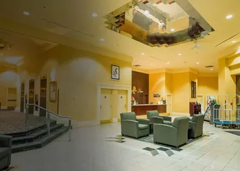 Rosedale On Robson Suite Hotel hotel thumbnail 2