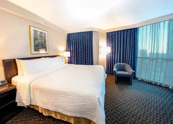 Rosedale On Robson Suite Hotel hotel thumbnail 7