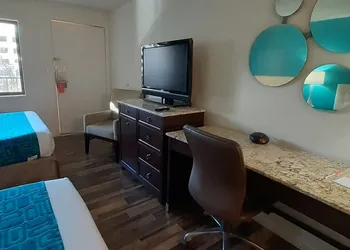 Howard Johnson by Wyndham Reno Downtown hotel thumbnail 4