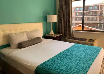Howard Johnson by Wyndham Reno Downtown hotel thumbnail 6