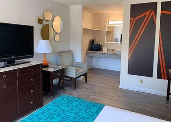 Howard Johnson by Wyndham Reno Downtown hotel thumbnail 7