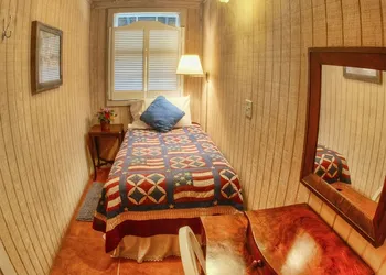 Kuebler Waldrip Haus B&B hotel thumbnail 3