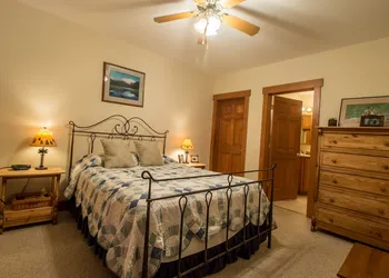 Marys Lake Lodge Mountain Resort and Condos hotel thumbnail 5