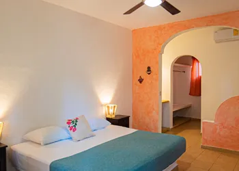 Hotel Casa De Las Flores hotel thumbnail 7