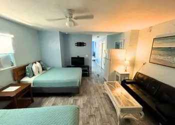 Conch Key Fishing Lodge and Marina hotel thumbnail 7